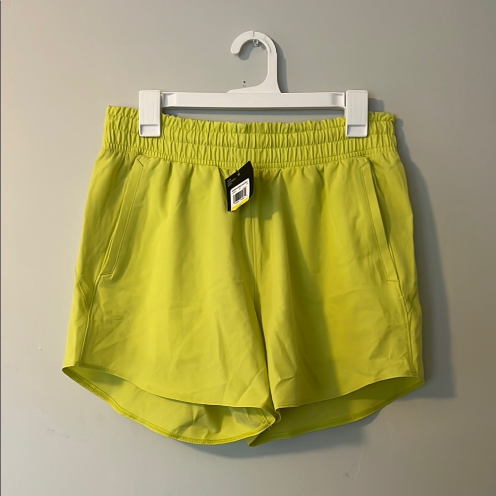 Under Armour - Loose Women's Shorts (M)